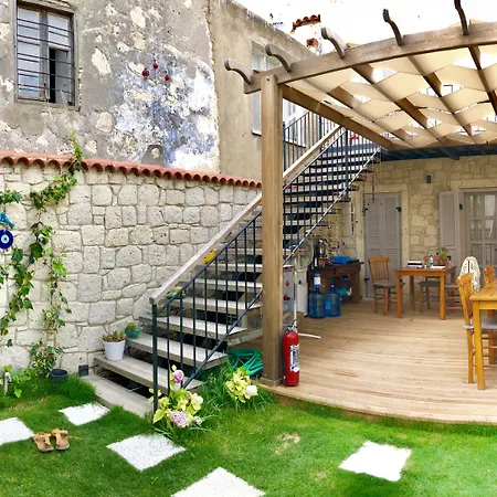 Ξενοδοχείο Cona 2*