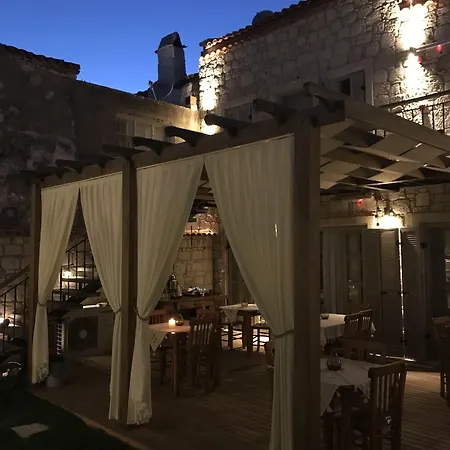 Ξενοδοχείο Cona 2*