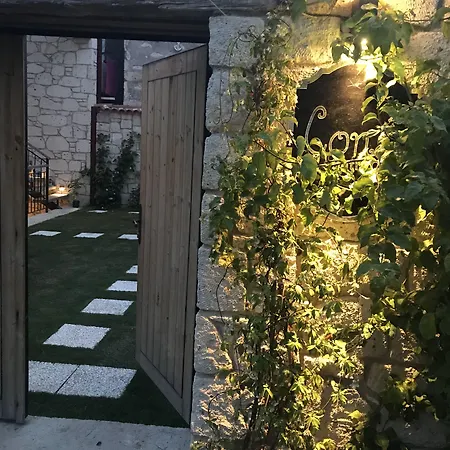 Cona Ξενοδοχείο 2*