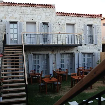 Cona Hotell 2*