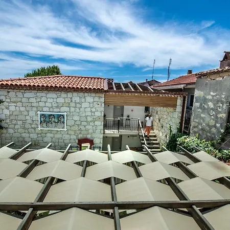 Cona Hotell