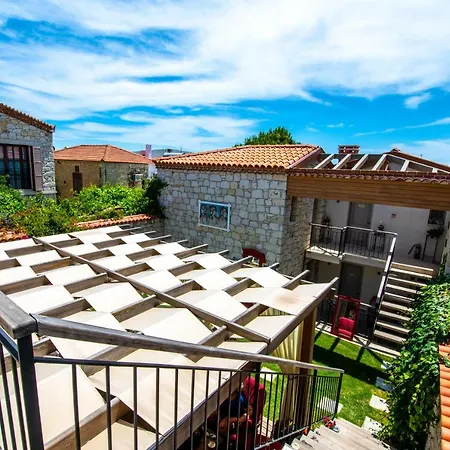 Cona Ξενοδοχείο 2*