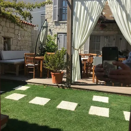 Cona Hotell 2*