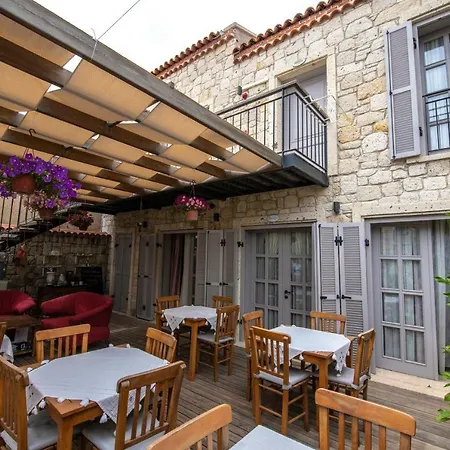 Ξενοδοχείο Cona 2*