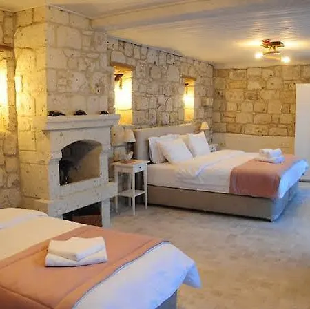 Cona Hotell 2*