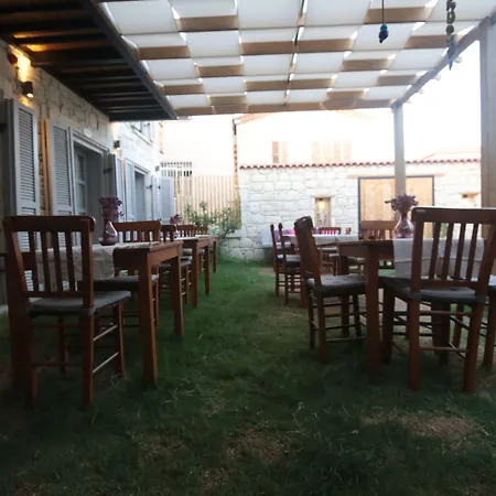 Cona Hotel 2*