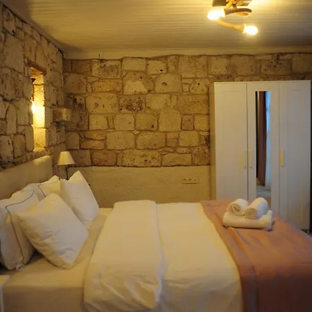 Cona Hotel 2*